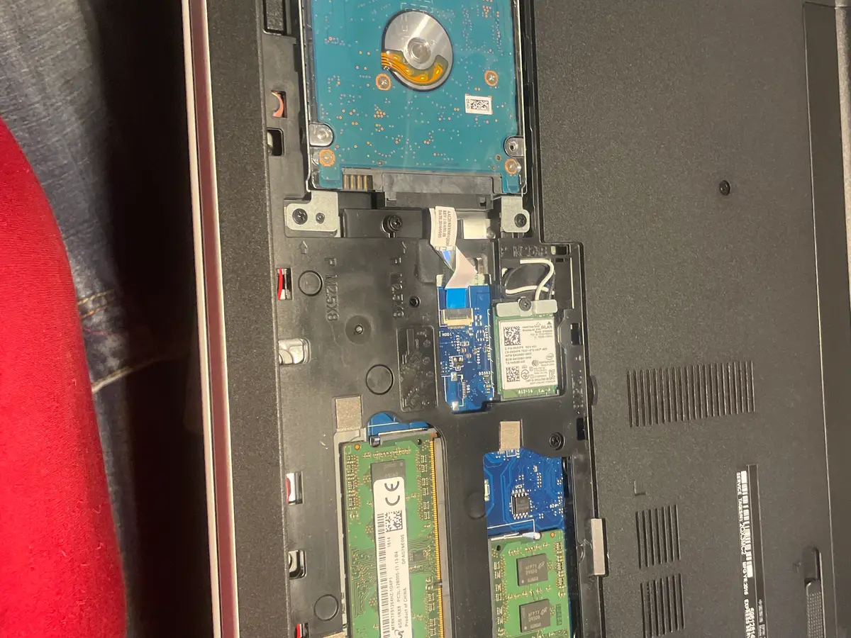 Laptop lenta en Oaxaca — actualización con SSD