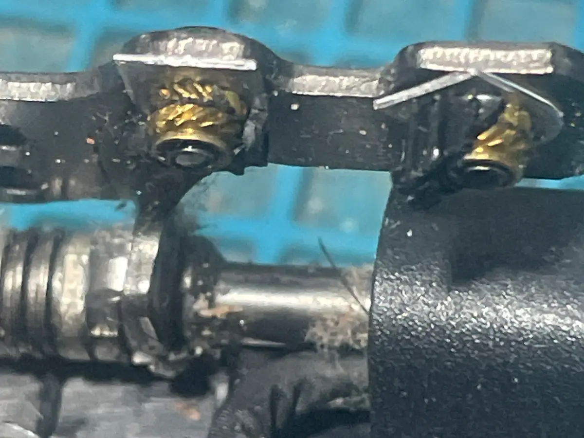 Reparación de bisagra dañada de laptop en Cise Laptop Oaxaca