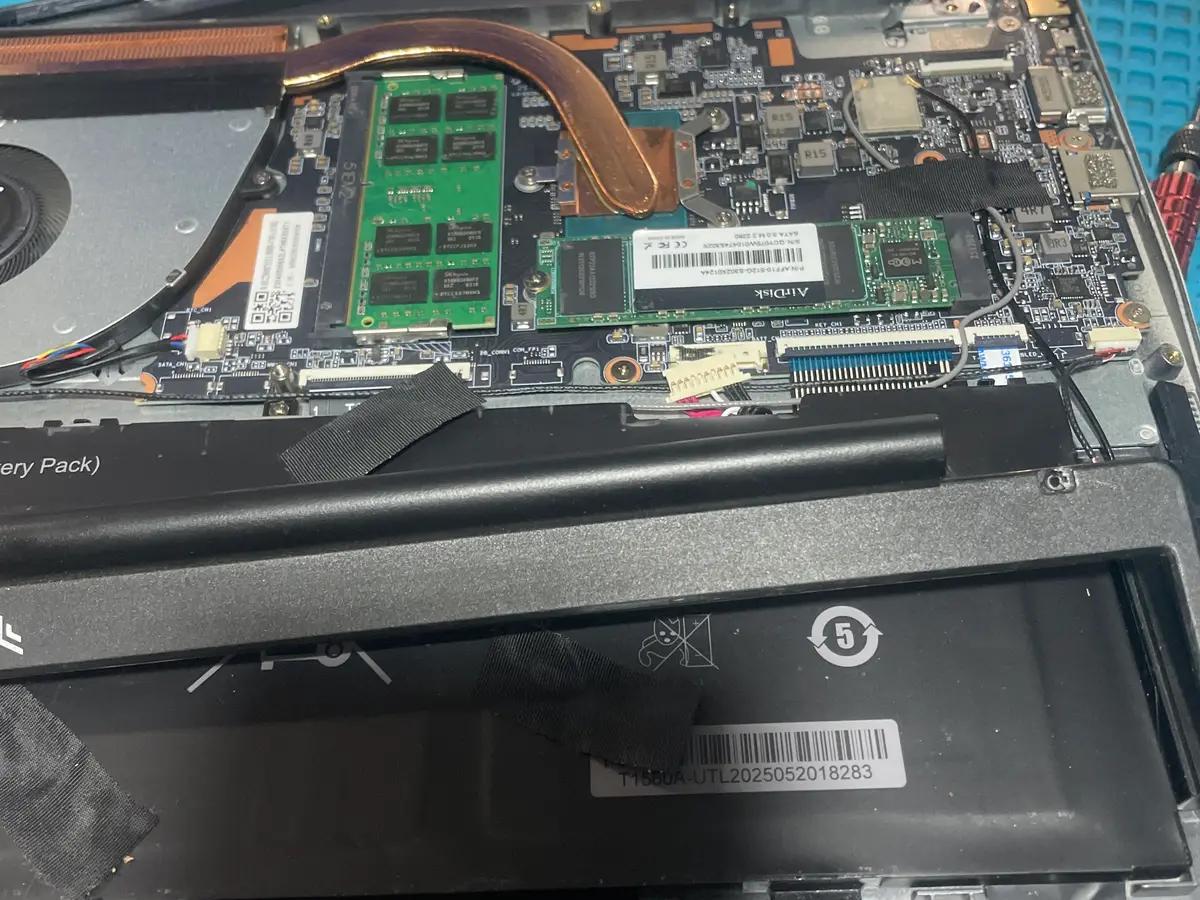 Reparación de bisagra dañada de laptop en Cise Laptop Oaxaca