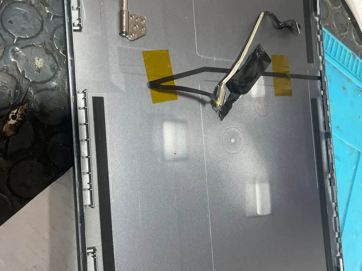 Reparación de bisagra dañada de laptop en Cise Laptop Oaxaca