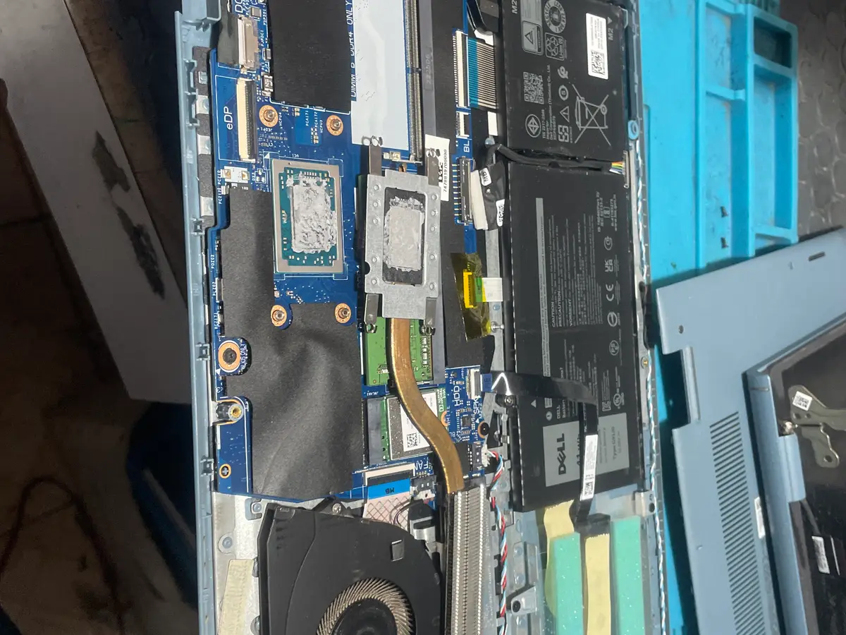Reparación de bisagra dañada de laptop en Cise Laptop Oaxaca