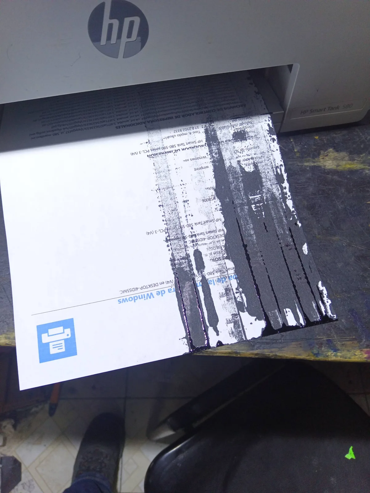HP 580 — interior con tinta regada