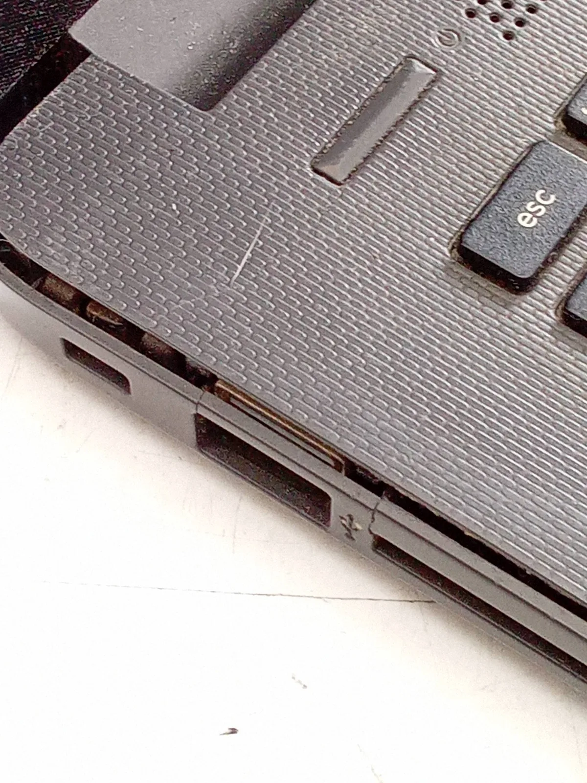 HP Core i5 — Proceso de reparación de bisagra — Ciselaptop Oaxaca