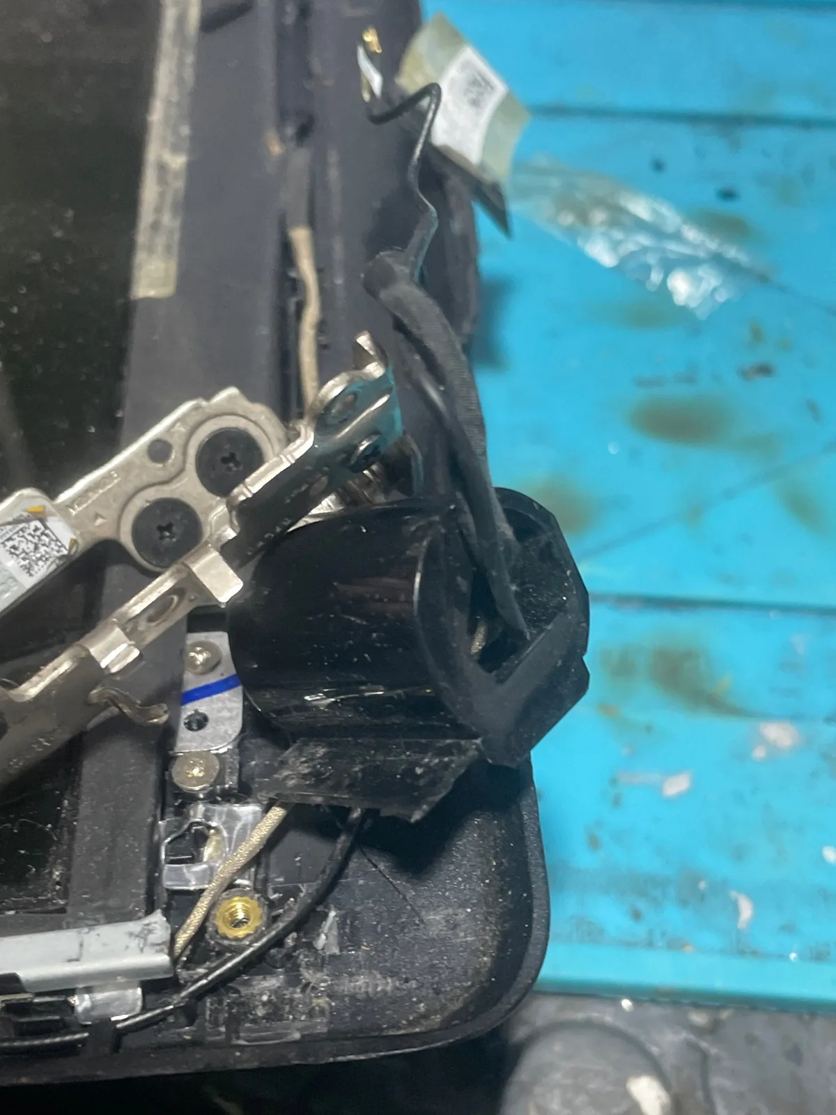 HP laptop — bisagra reparada