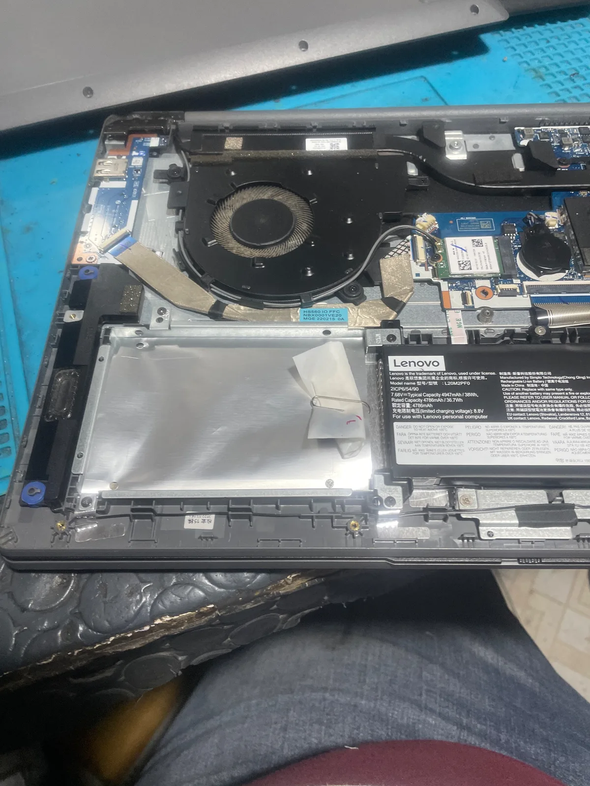 Lenovo IdeaPad 3 — Bisagra reparada y tapa reconstruida — Ciselaptop Oaxaca