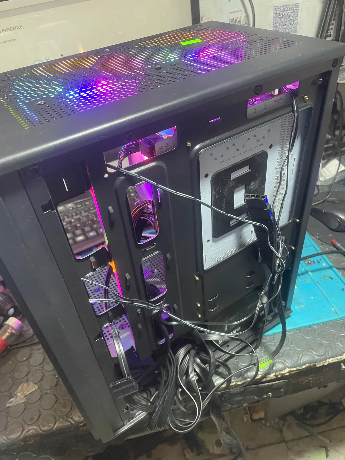 PC de ensamble — Componentes instalados en el gabinete — Ciselaptop Oaxaca