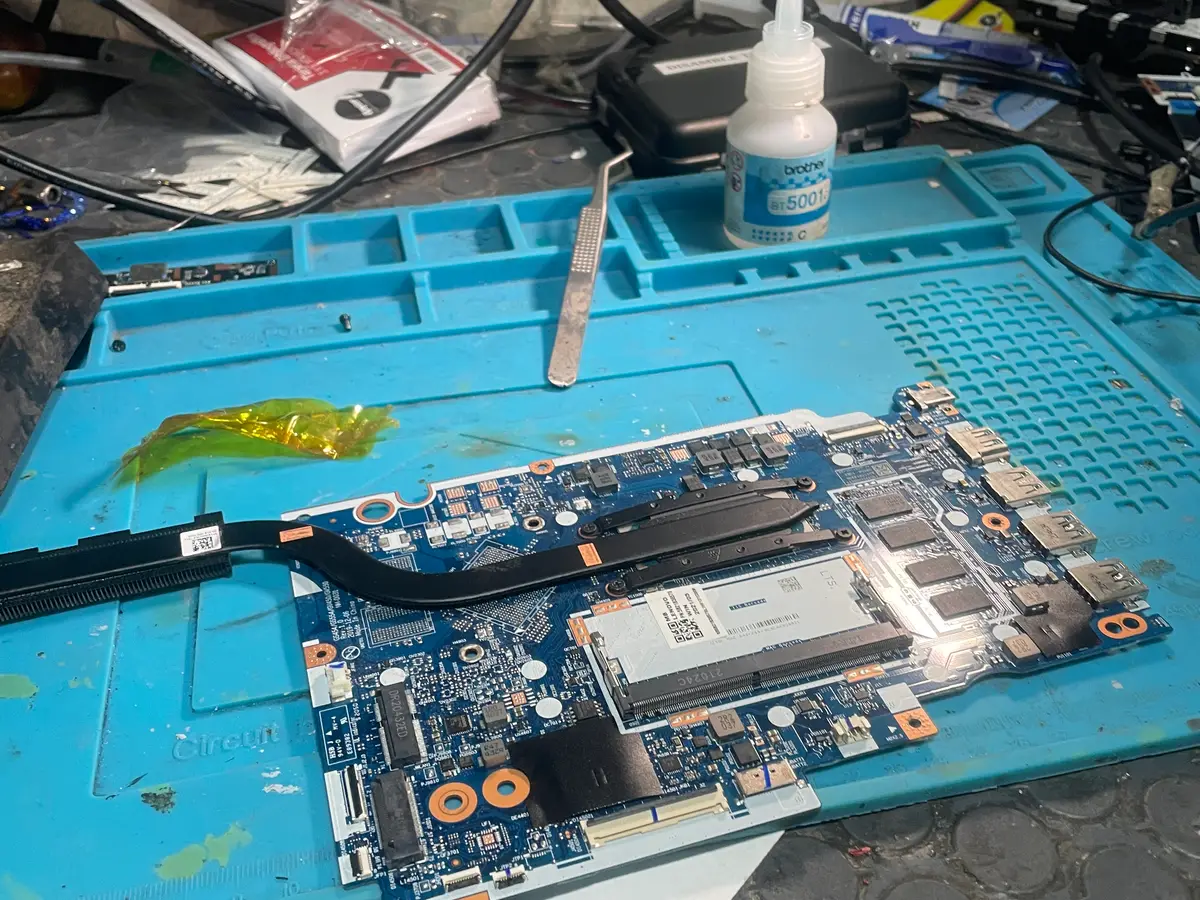 Reparación a nivel componente de placa base en Cise Laptop Oaxaca